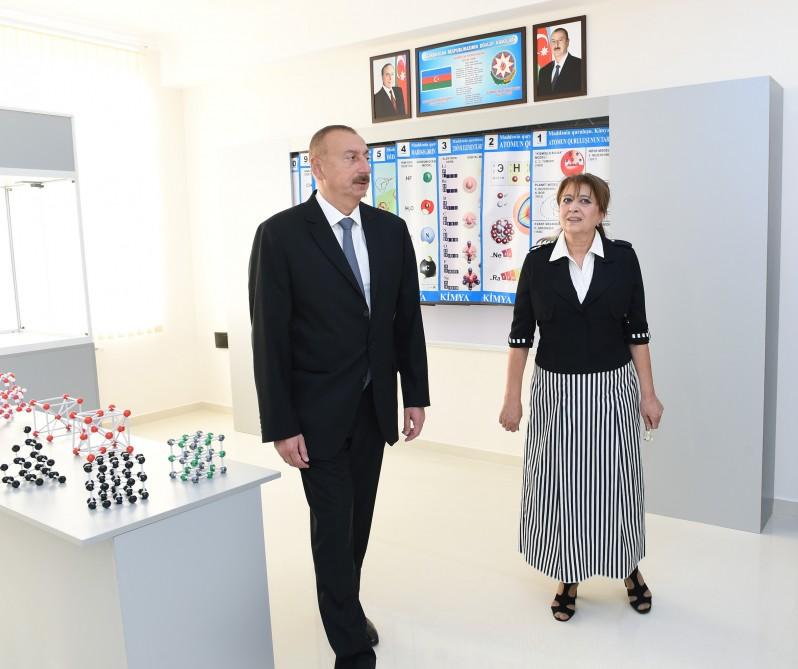 Ilham Aliyev views overhauled school in Baku’s Sabayil District  (PHOTO)