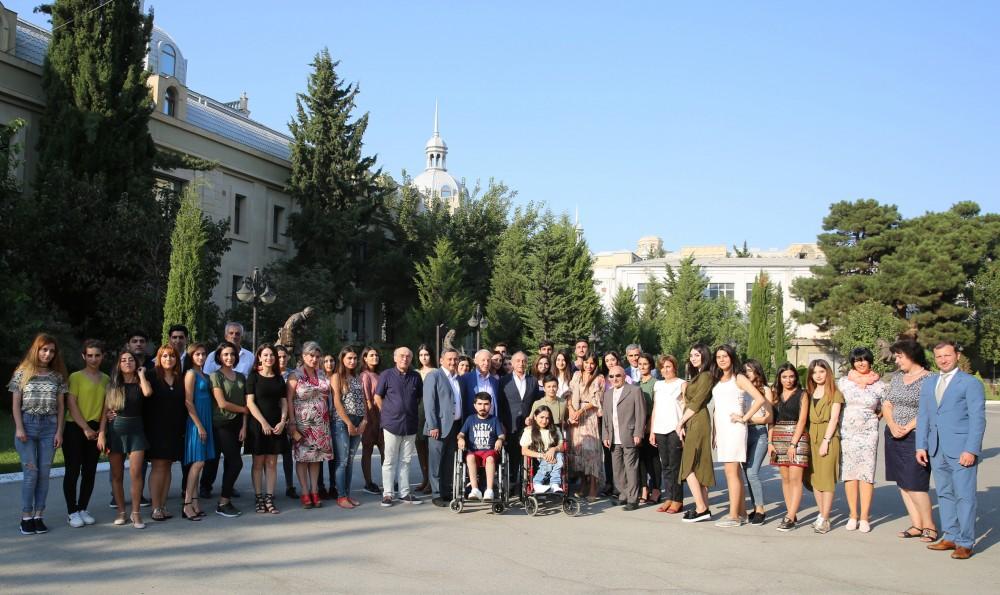 Vice-president of Heydar Aliyev Foundation Leyla Aliyeva visits State Academy of Fine Arts (PHOTO)