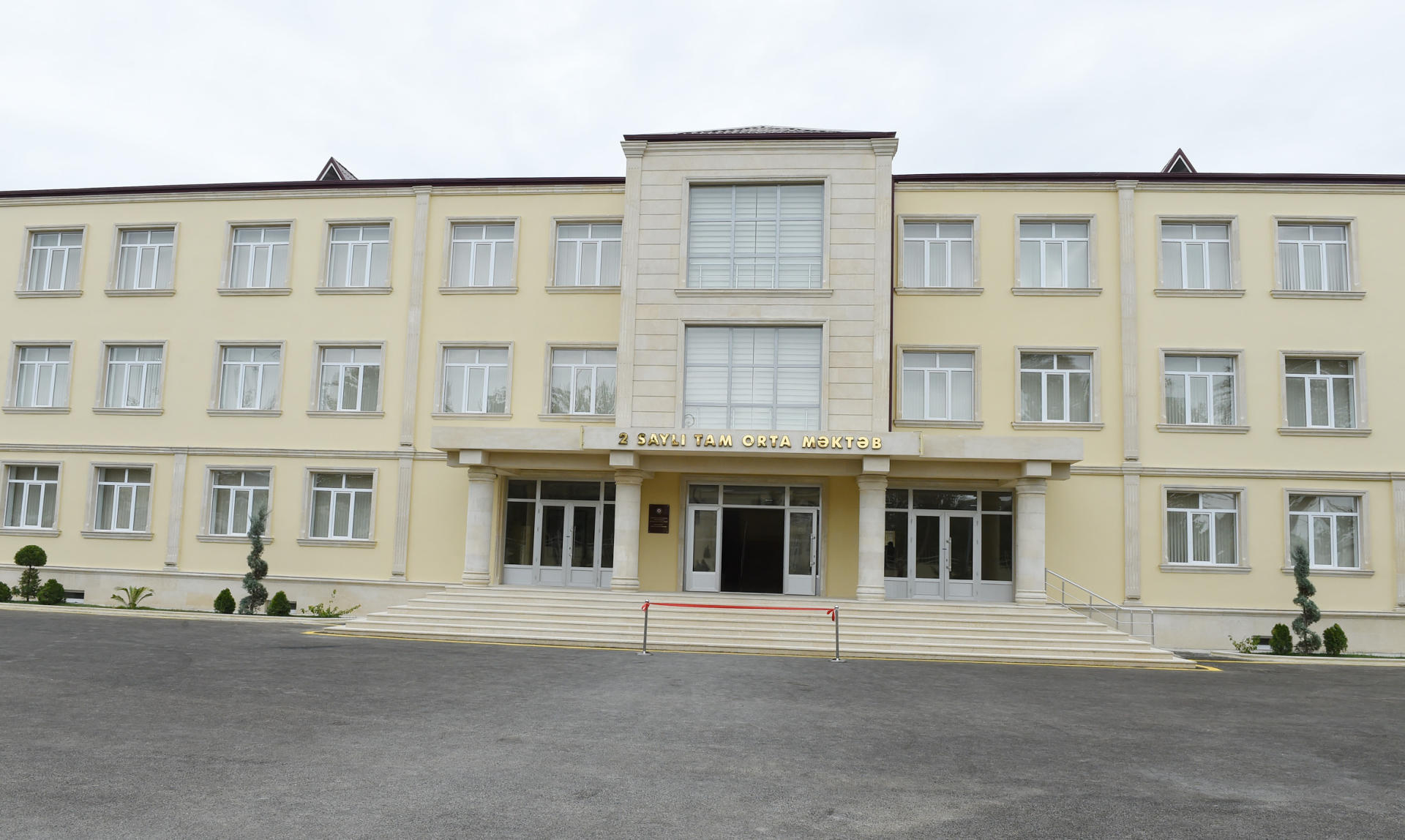 President Ilham Aliyev inaugurates new building of Salyan city secondary school No 2 (PHOTO)