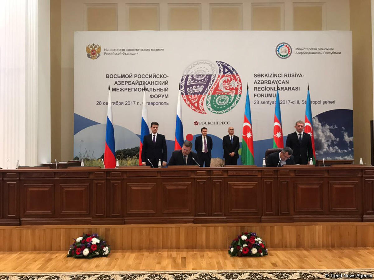 Azerbaijan, Russia sign several investment, cooperation docs (PHOTO)