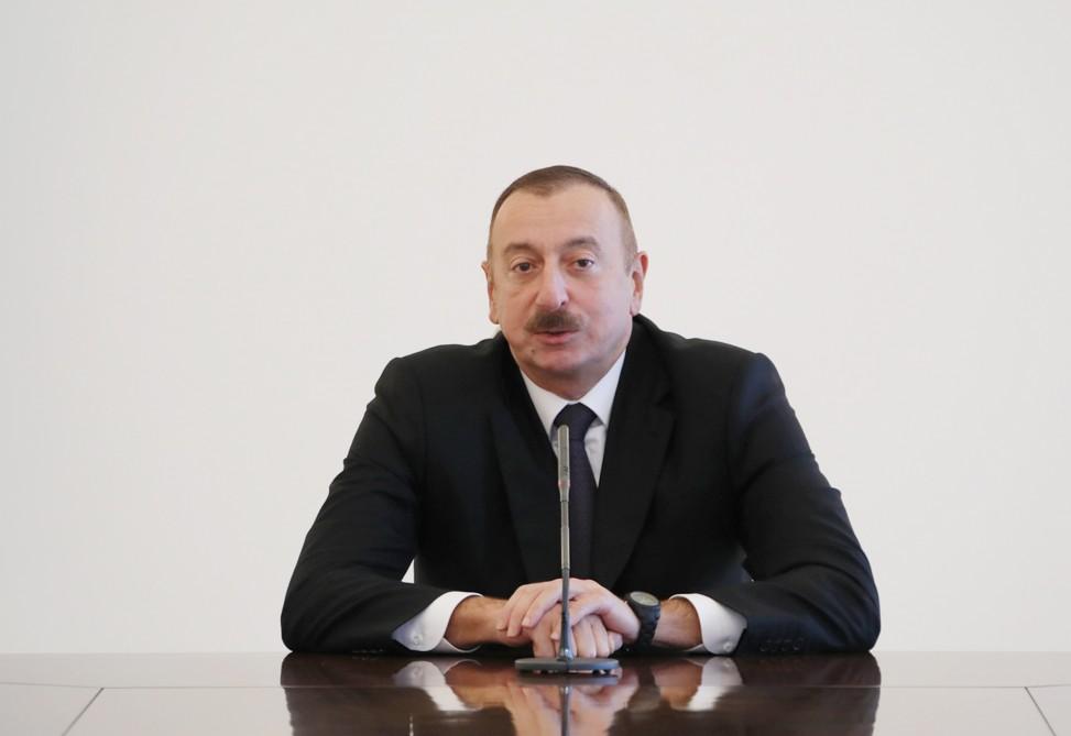 Ilham Aliyev meets Azerbaijani national women’s volleyball team (PHOTO)