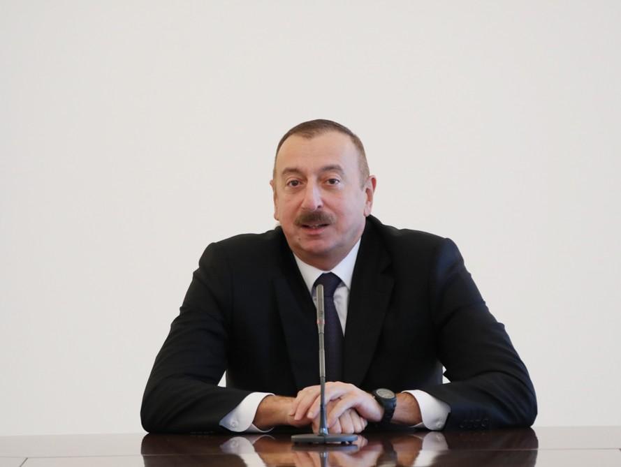 Ilham Aliyev meets Azerbaijani national women’s volleyball team (PHOTO)