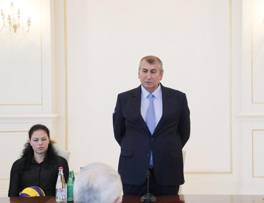 Ilham Aliyev meets Azerbaijani national women’s volleyball team (PHOTO)
