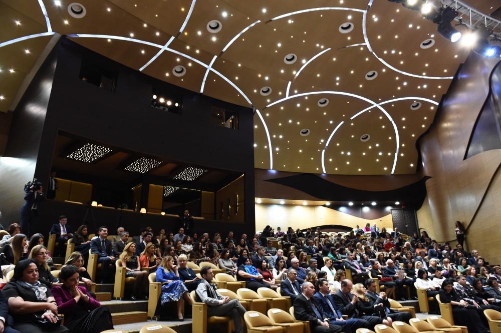 Leyla Aliyeva, Arzu Aliyeva attend Luka Safronov`s solo concert marking 10th anniversary of Baku magazine (PHOTO)
