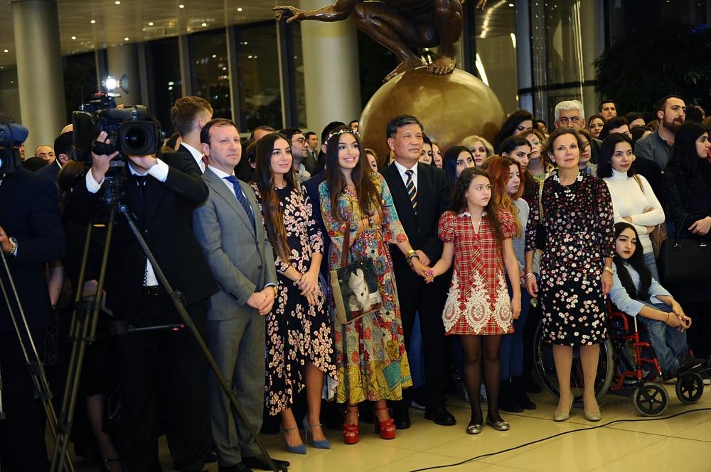 Leyla Aliyeva, Arzu Aliyeva attend Chinese contemporary art exhibition at Heydar Aliyev Center  (PHOTO)