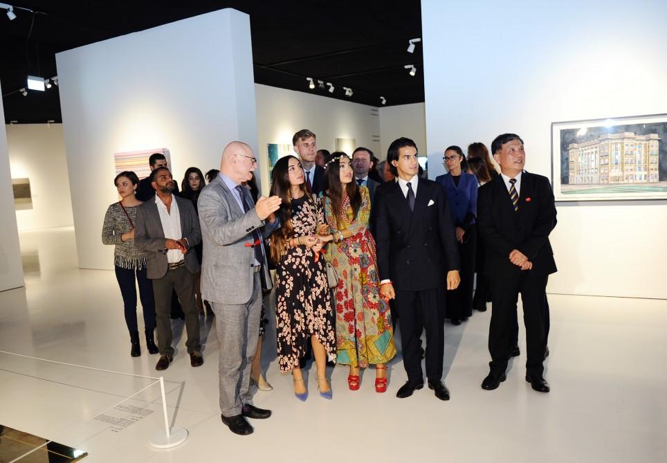 Leyla Aliyeva, Arzu Aliyeva attend Chinese contemporary art exhibition at Heydar Aliyev Center  (PHOTO)