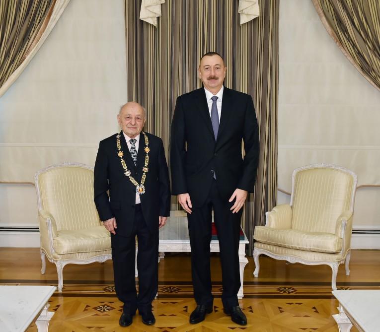 President Aliyev presents "Heydar Aliyev Order" to People's Artist Omar Eldarov (PHOTO)
