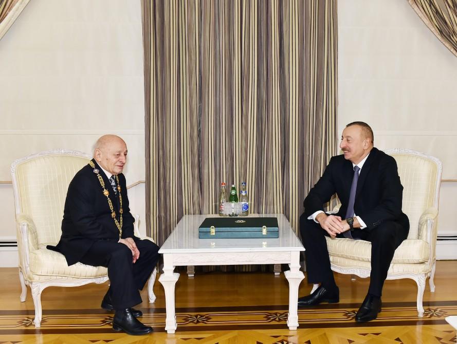 President Aliyev presents "Heydar Aliyev Order" to People's Artist Omar Eldarov (PHOTO)