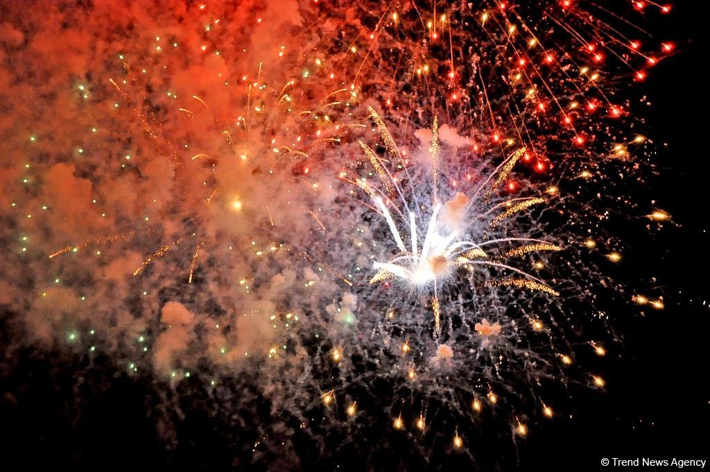 Baku meets 2018 with grandiose fireworks (PHOTO)