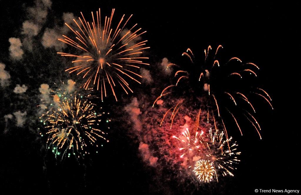 Baku meets 2018 with grandiose fireworks (PHOTO)