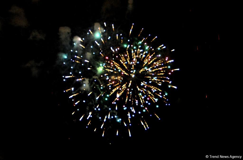 Baku meets 2018 with grandiose fireworks (PHOTO)