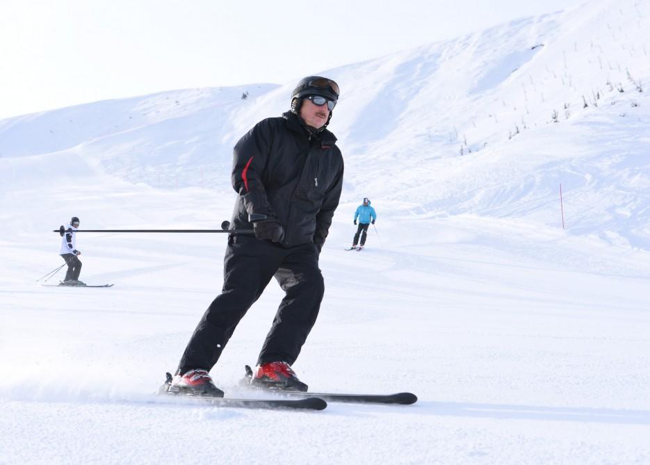 Ilham Aliyev views plans to develop Shahdagh tourism complex (PHOTO)