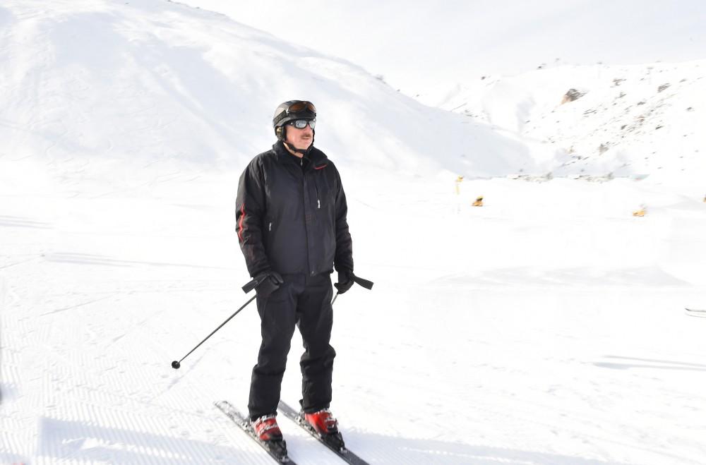Ilham Aliyev views plans to develop Shahdagh tourism complex (PHOTO)