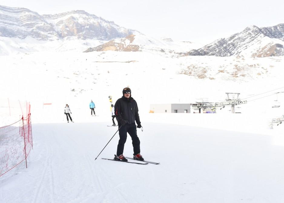 Ilham Aliyev views plans to develop Shahdagh tourism complex (PHOTO)