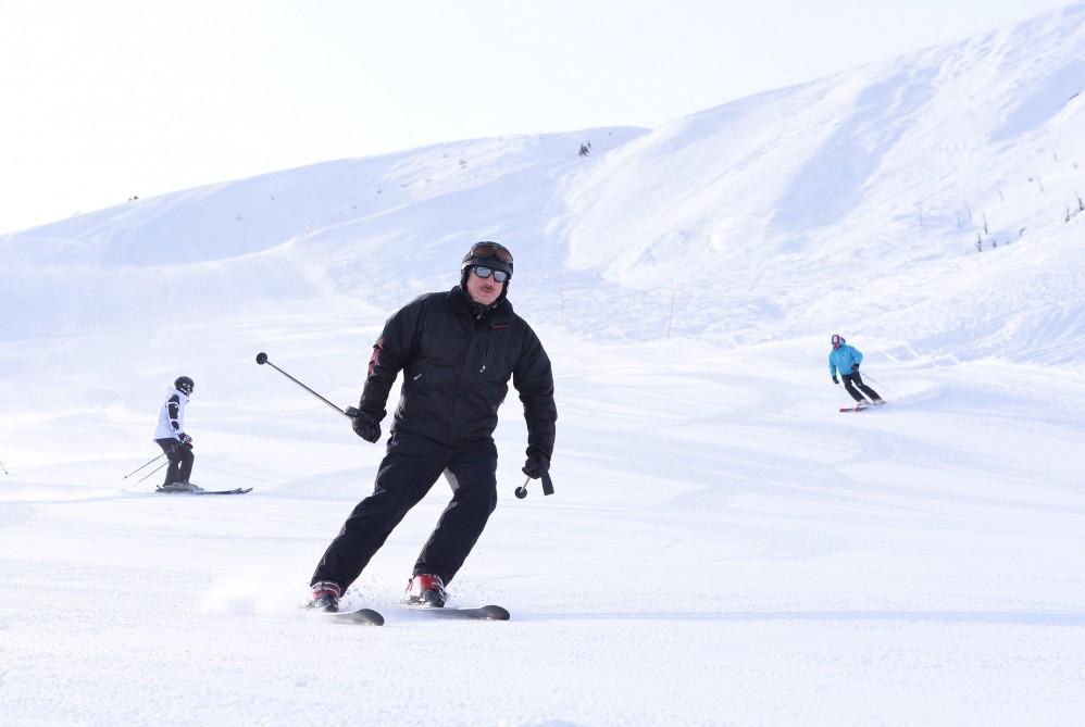 Ilham Aliyev views plans to develop Shahdagh tourism complex (PHOTO)