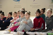 Young Azerbaijani gymnasts meet with Azerbaijani chess Grandmaster (PHOTO)
