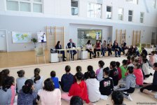 Young Azerbaijani gymnasts meet with Azerbaijani chess Grandmaster (PHOTO)