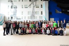 Young Azerbaijani gymnasts meet with Azerbaijani chess Grandmaster (PHOTO)