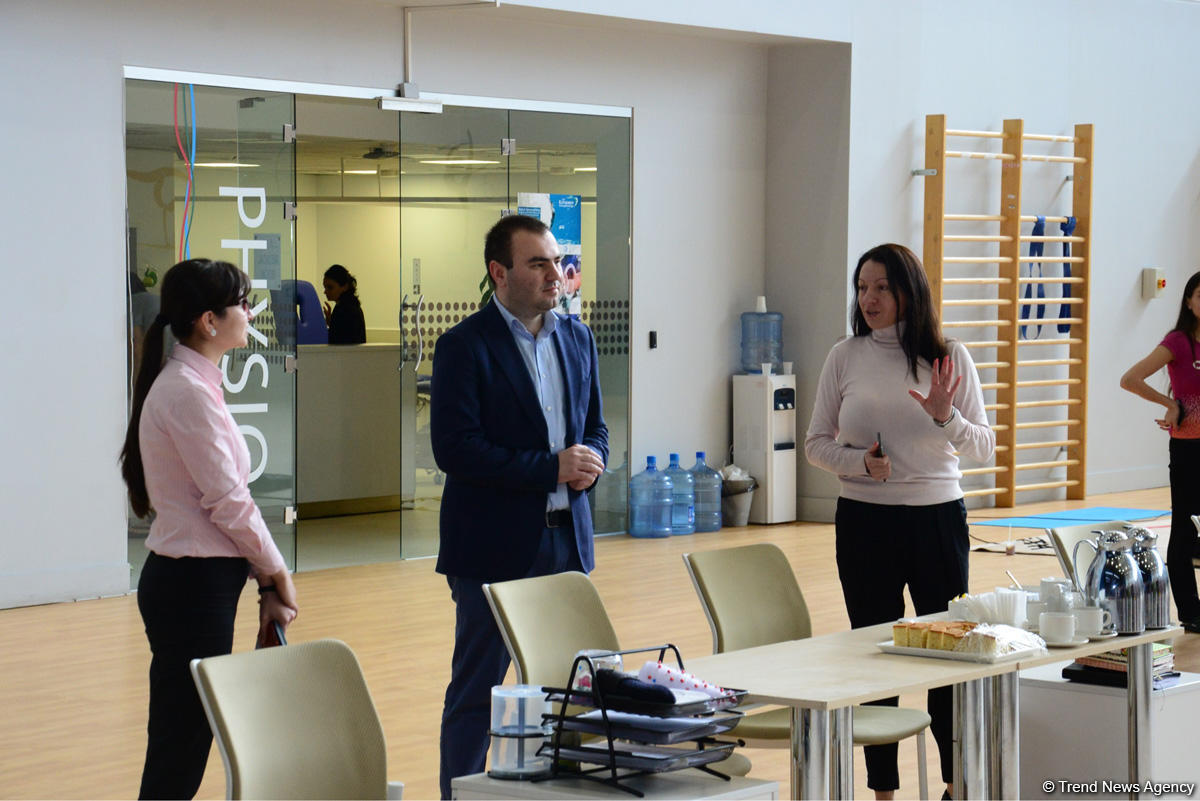 Young Azerbaijani gymnasts meet with Azerbaijani chess Grandmaster (PHOTO)