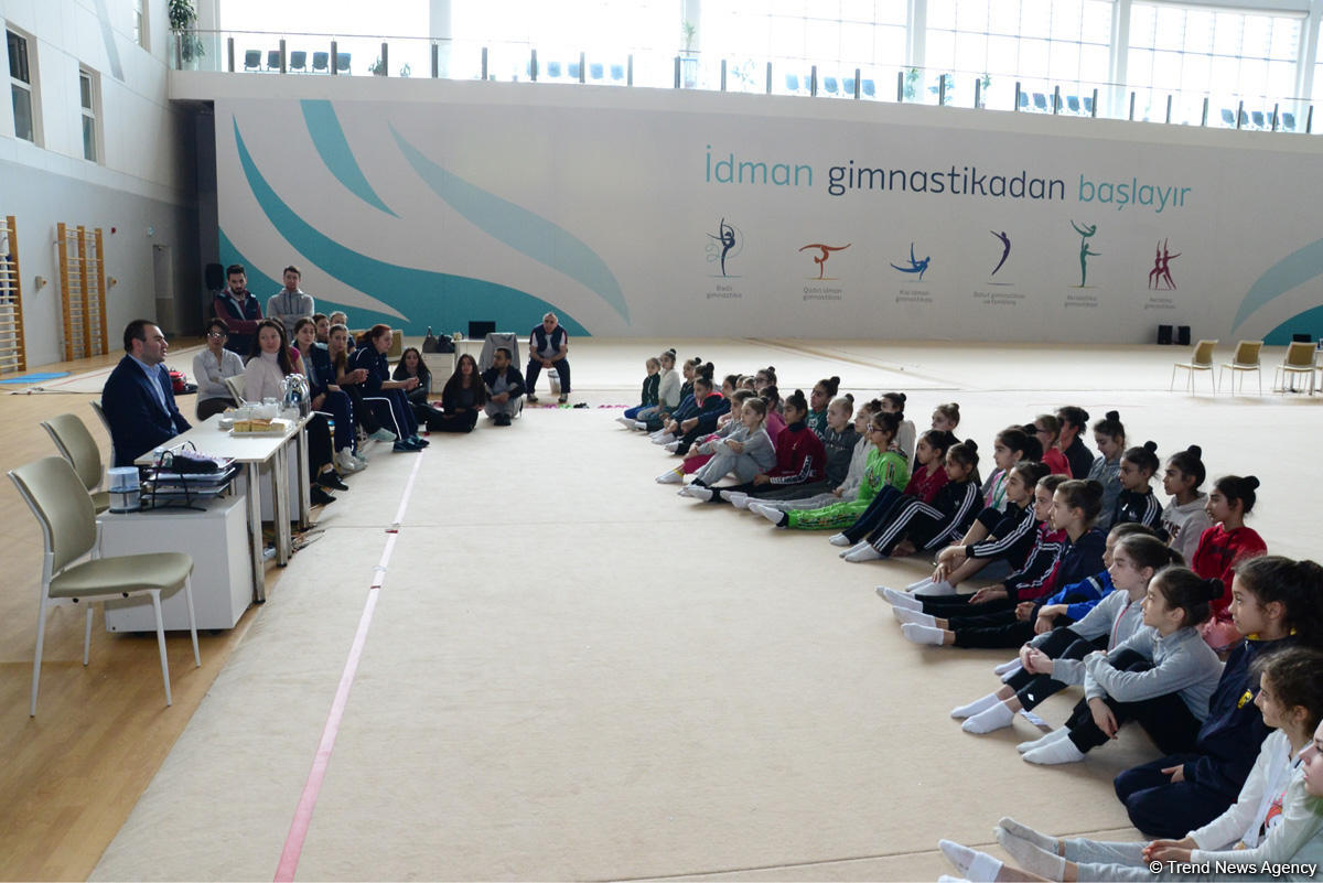 Young Azerbaijani gymnasts meet with Azerbaijani chess Grandmaster (PHOTO)