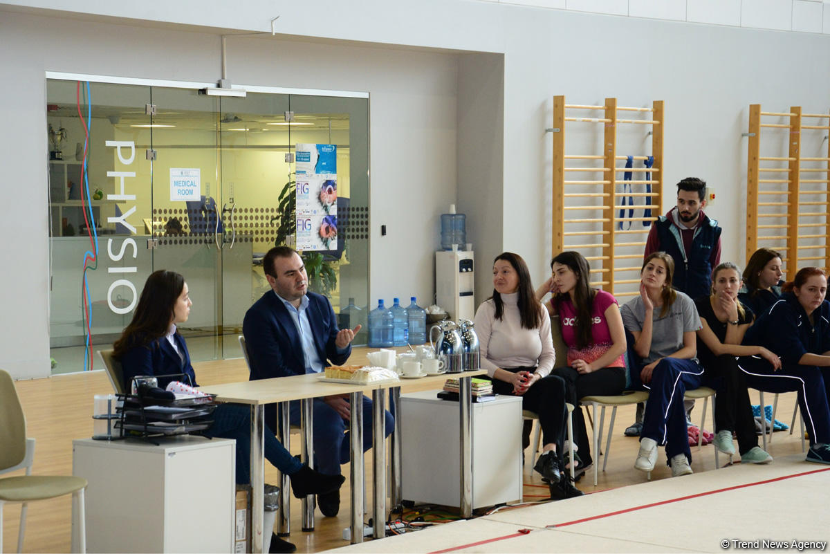 Young Azerbaijani gymnasts meet with Azerbaijani chess Grandmaster (PHOTO)
