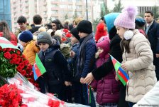 Azerbaijani public commemorates Khojaly genocide victims (PHOTO)