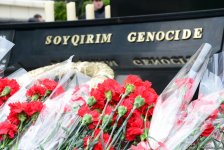Azerbaijani public commemorates Khojaly genocide victims (PHOTO)