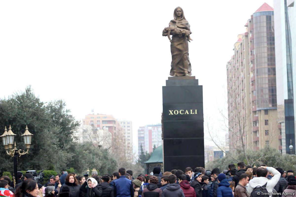 Azerbaijani public commemorates Khojaly genocide victims (PHOTO)