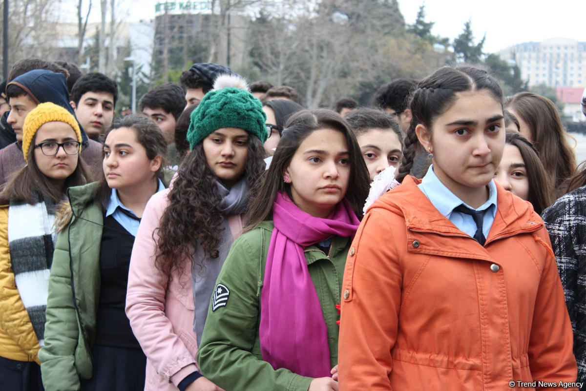 Azerbaijani public commemorates Khojaly genocide victims (PHOTO)