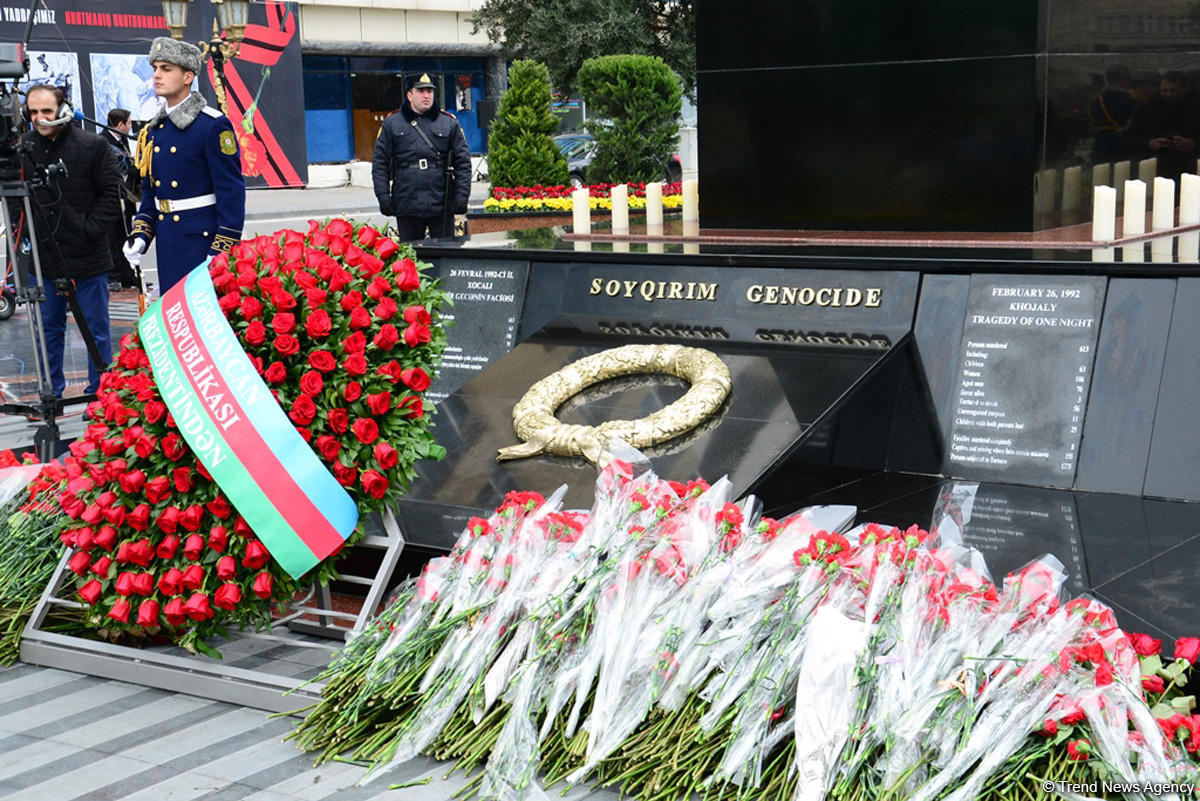 Azerbaijani public commemorates Khojaly genocide victims (PHOTO)