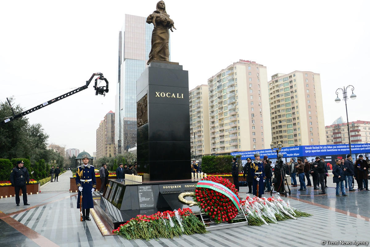 Azerbaijani public commemorates Khojaly genocide victims (PHOTO)