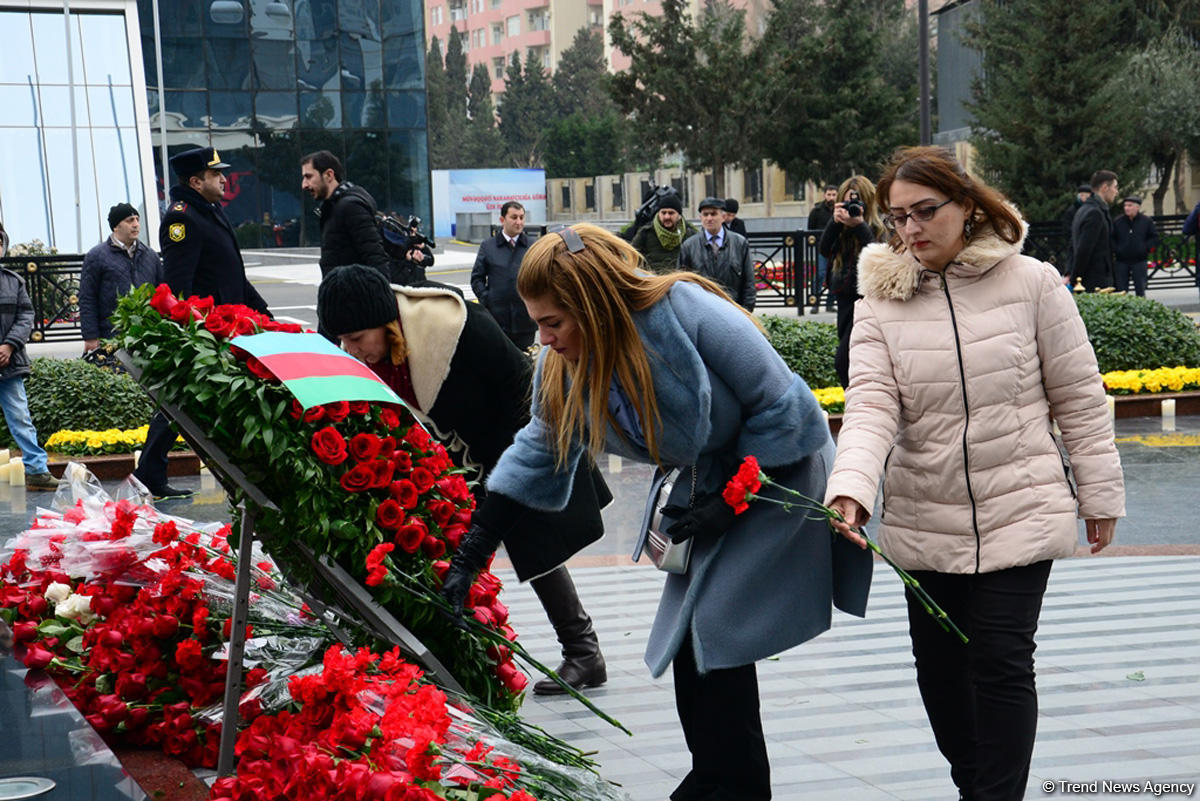 Azerbaijani public commemorates Khojaly genocide victims (PHOTO)