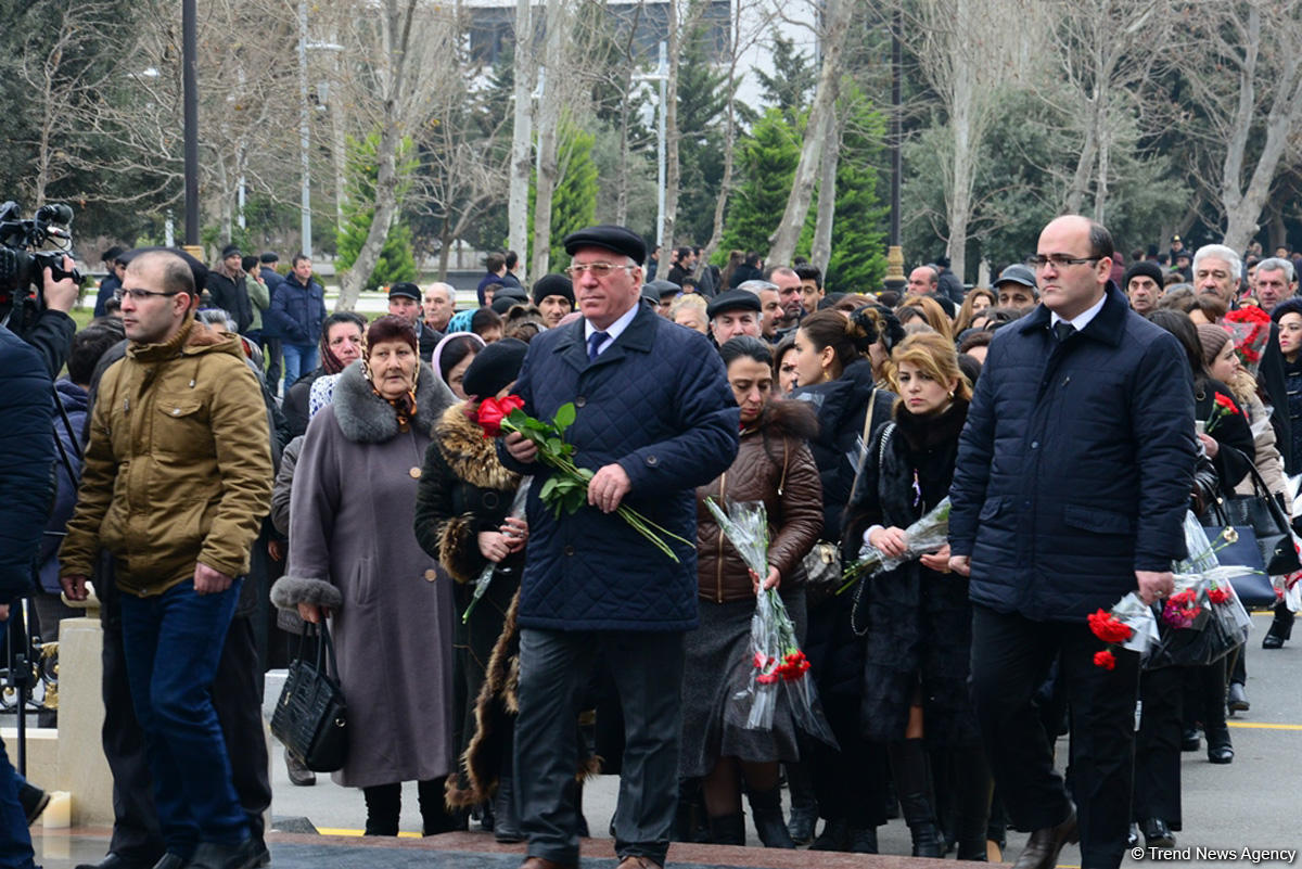 Azerbaijani public commemorates Khojaly genocide victims (PHOTO)