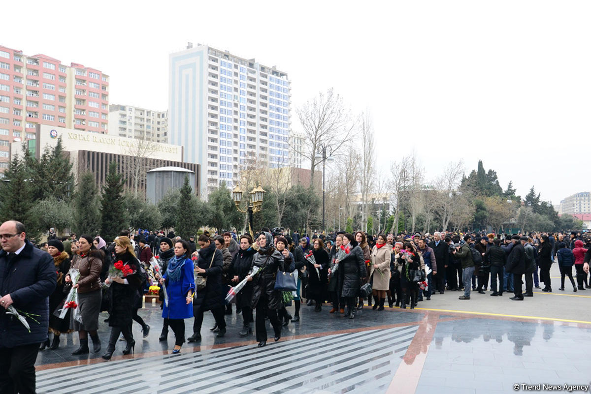 Azerbaijani public commemorates Khojaly genocide victims (PHOTO)