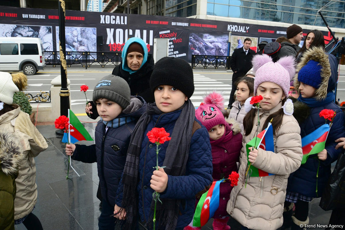 Azerbaijani public commemorates Khojaly genocide victims (PHOTO)