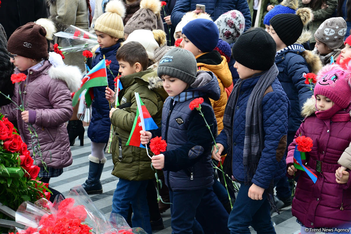 Azerbaijani public commemorates Khojaly genocide victims (PHOTO)