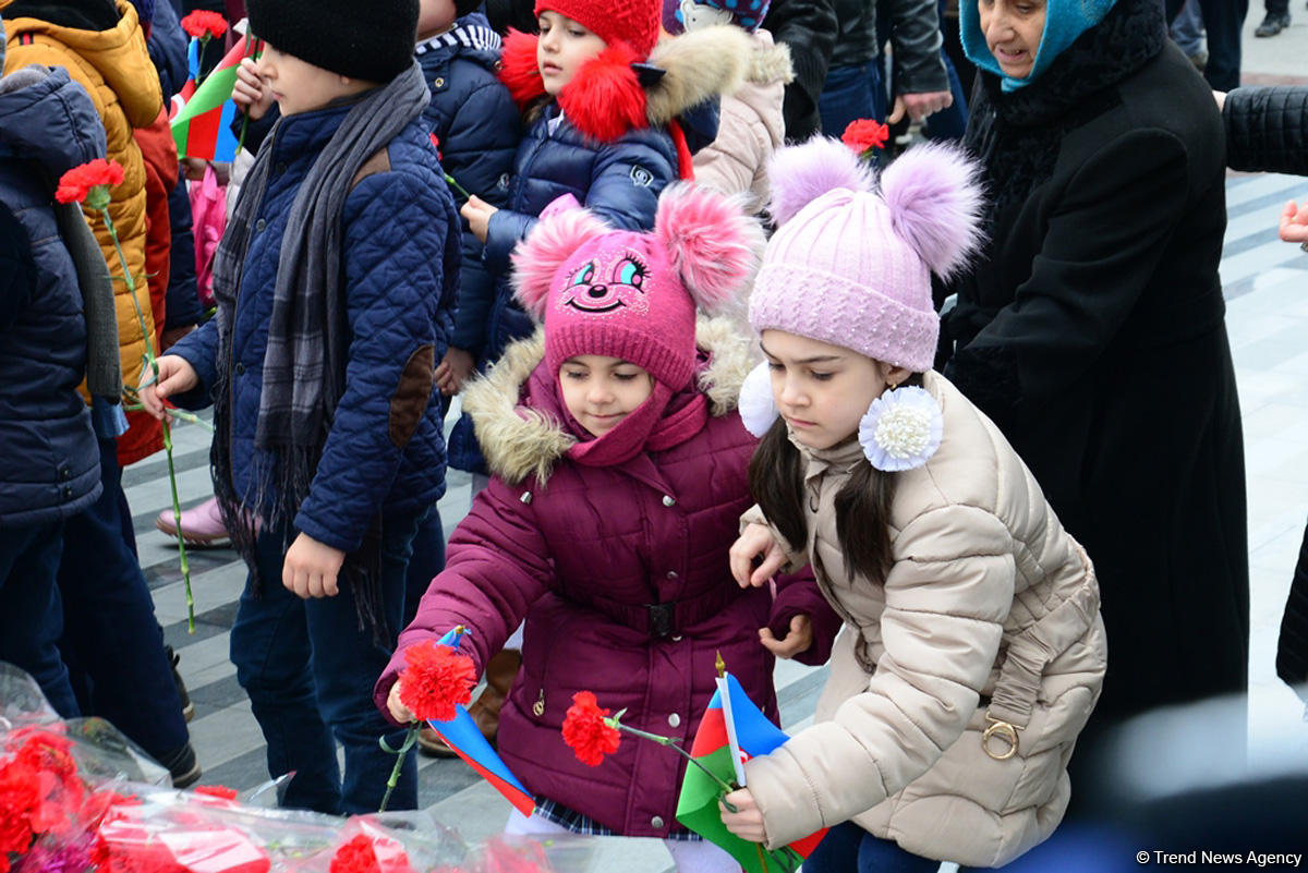 Azerbaijani public commemorates Khojaly genocide victims (PHOTO)