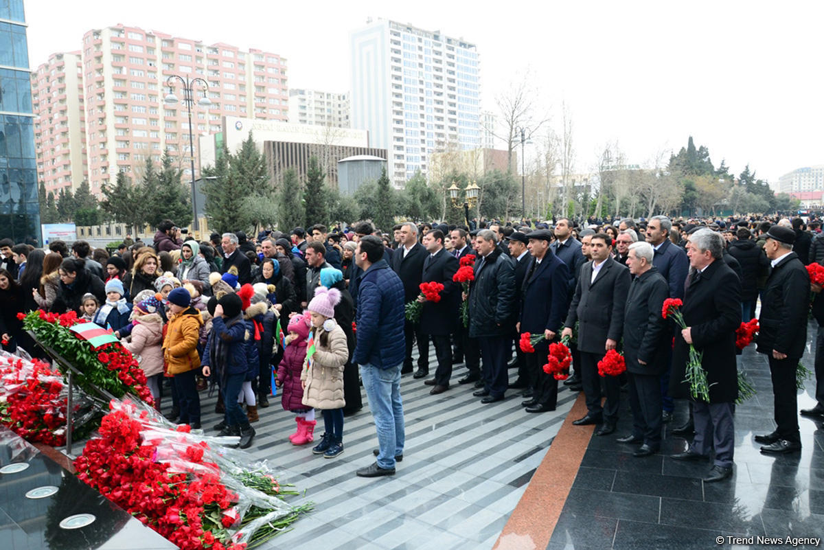 Azerbaijani public commemorates Khojaly genocide victims (PHOTO)