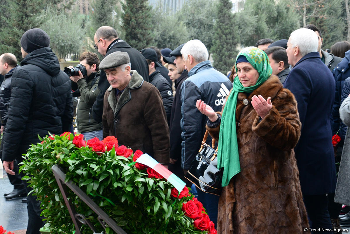 Azerbaijani public commemorates Khojaly genocide victims (PHOTO)
