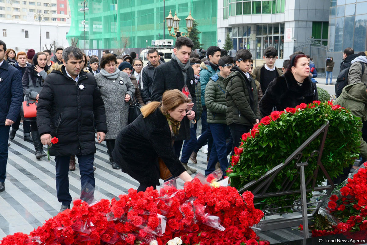 Azerbaijani public commemorates Khojaly genocide victims (PHOTO)