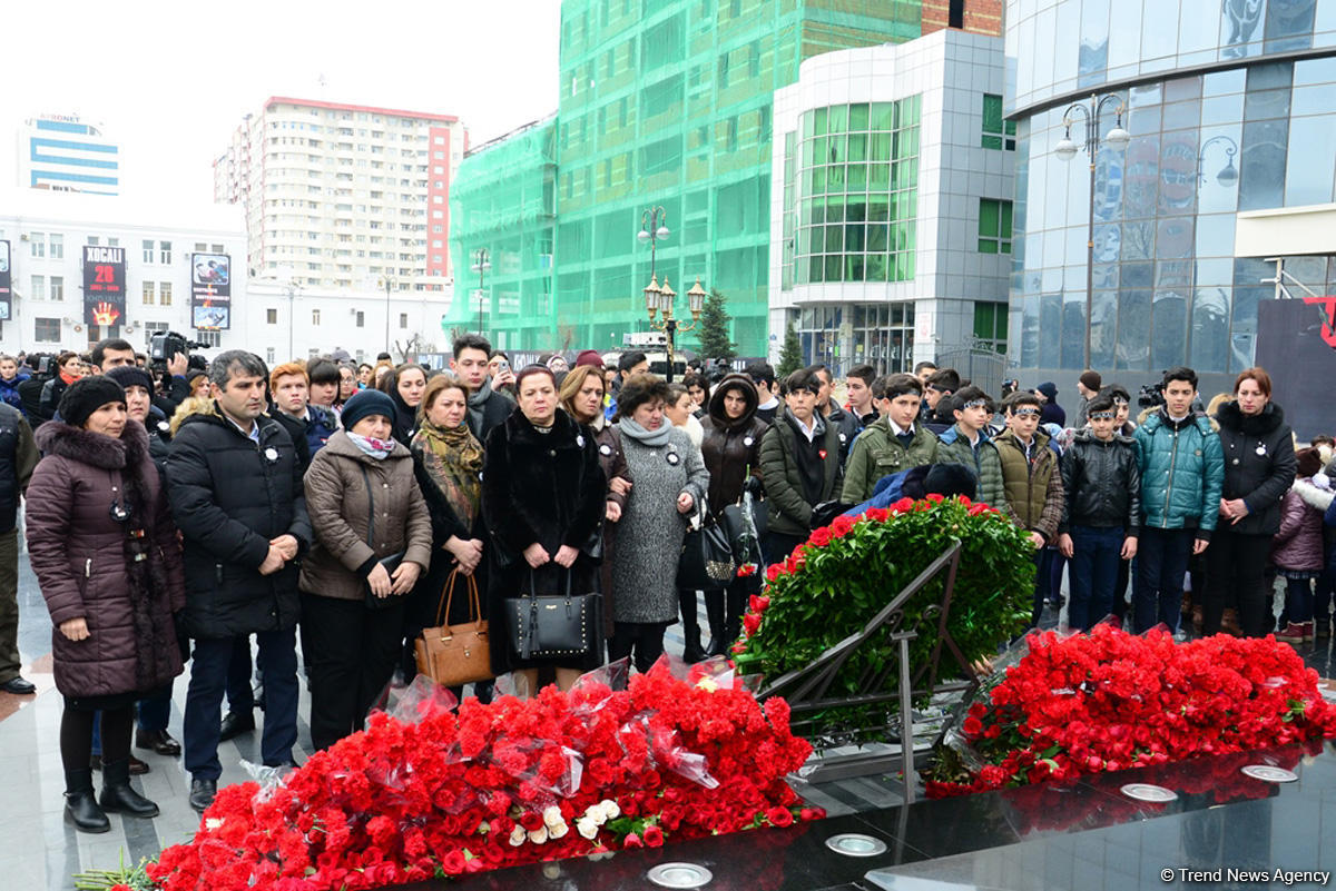 Azerbaijani public commemorates Khojaly genocide victims (PHOTO)