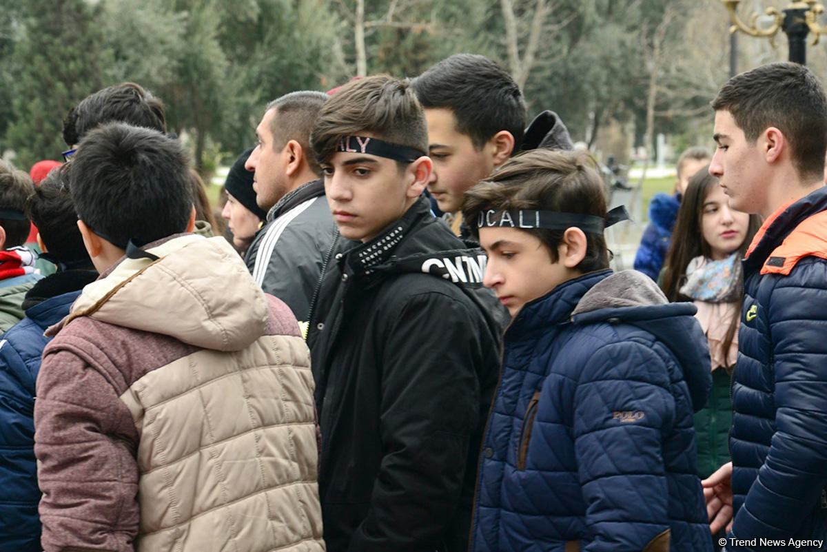 Azerbaijani public commemorates Khojaly genocide victims (PHOTO)