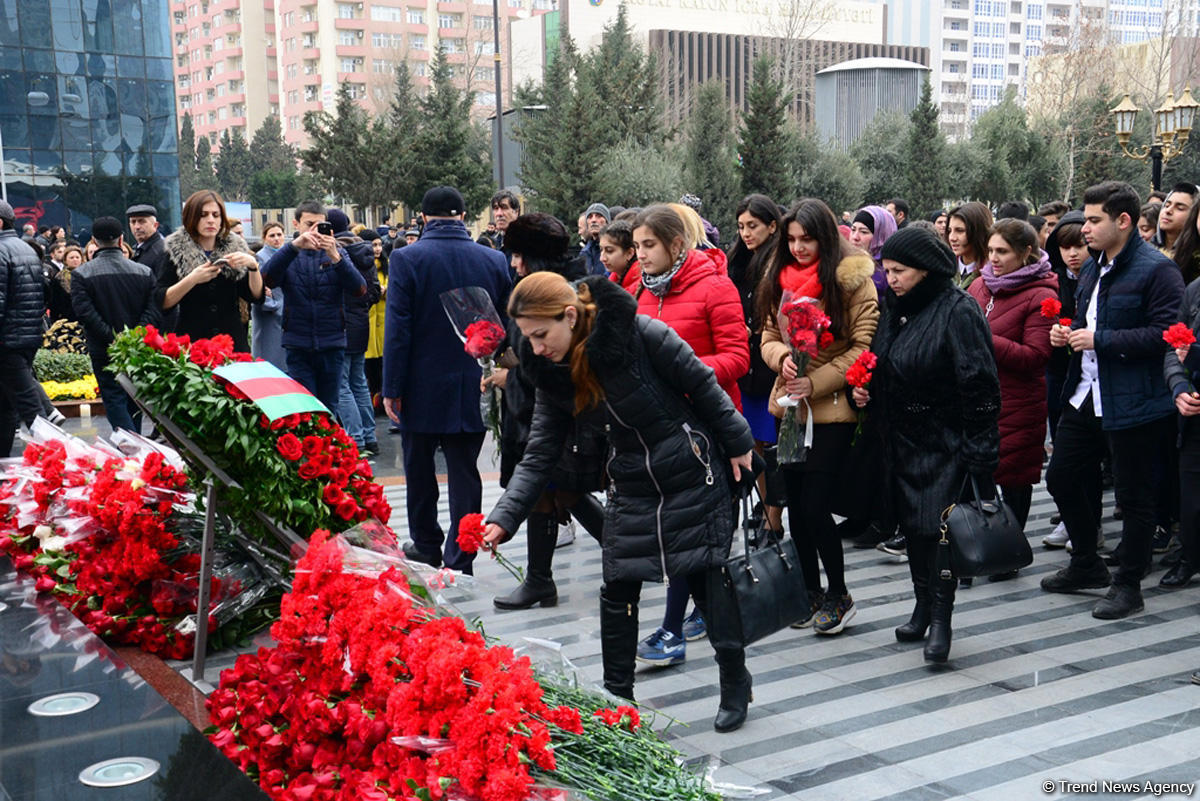 Azerbaijani public commemorates Khojaly genocide victims (PHOTO)