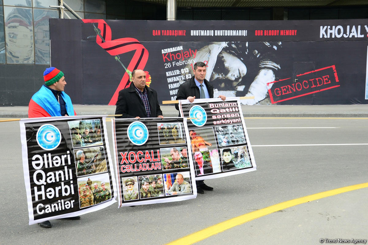 Azerbaijani public commemorates Khojaly genocide victims (PHOTO)