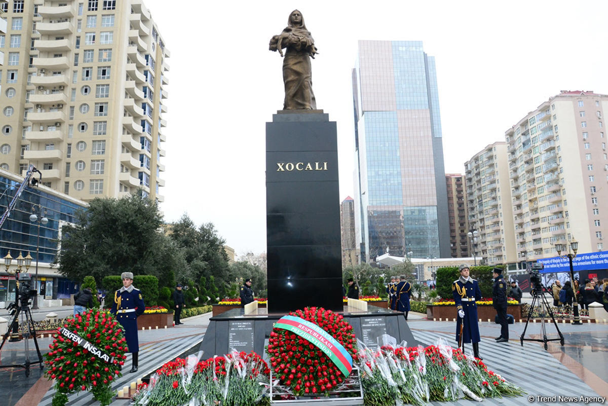 Azerbaijani public commemorates Khojaly genocide victims (PHOTO)