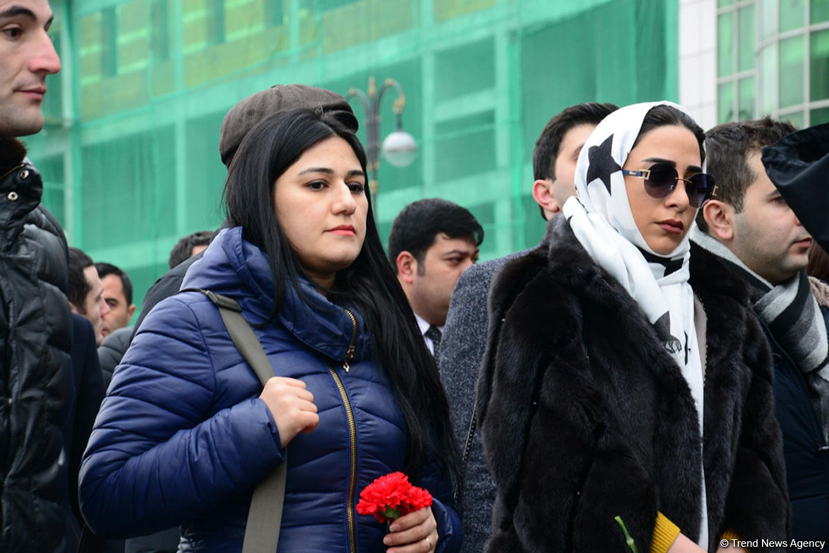 Azerbaijani public commemorates Khojaly genocide victims (PHOTO)