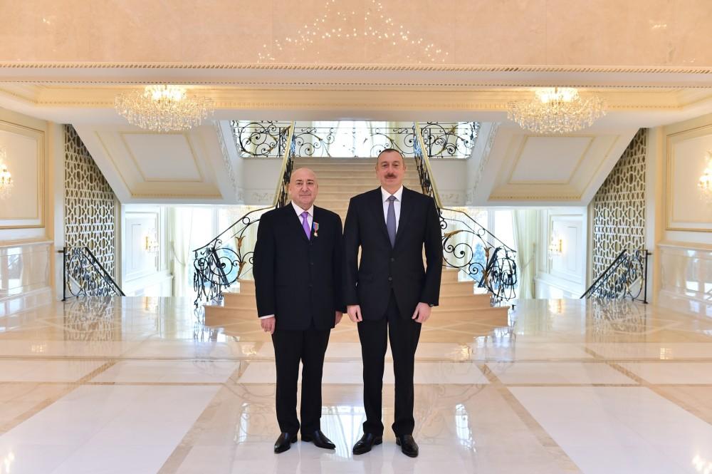 Ilham Aliyev presents Dostlug Order to director of Moscow Satire Theater (PHOTO)
