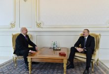 Ilham Aliyev presents Dostlug Order to director of Moscow Satire Theater (PHOTO)