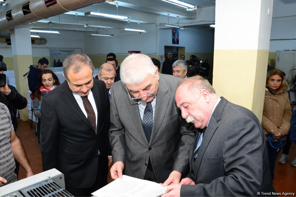 Azerbaijan begins printing ballots for presidential election (PHOTO)