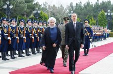 Baku holds official welcome ceremony for Iranian president (PHOTO)